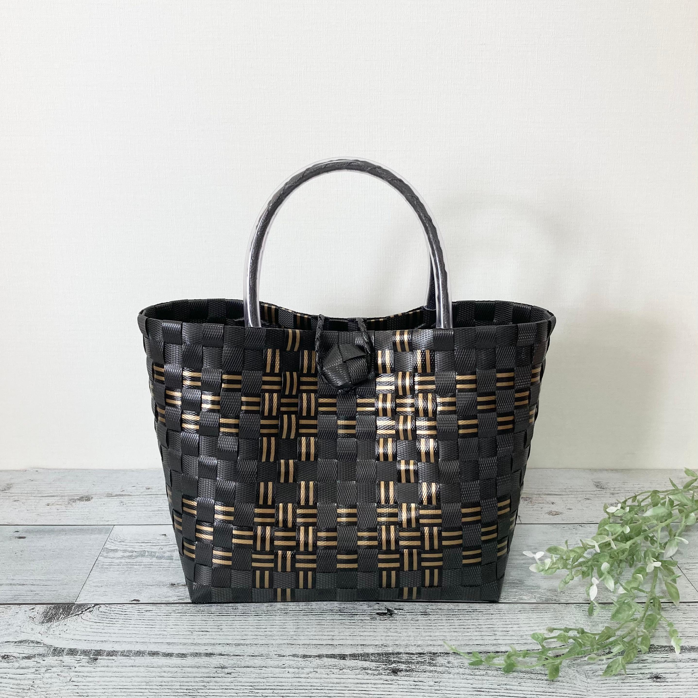 プラカゴバッグ　Mサイズ　ブラック×ゴールドライン　チェック